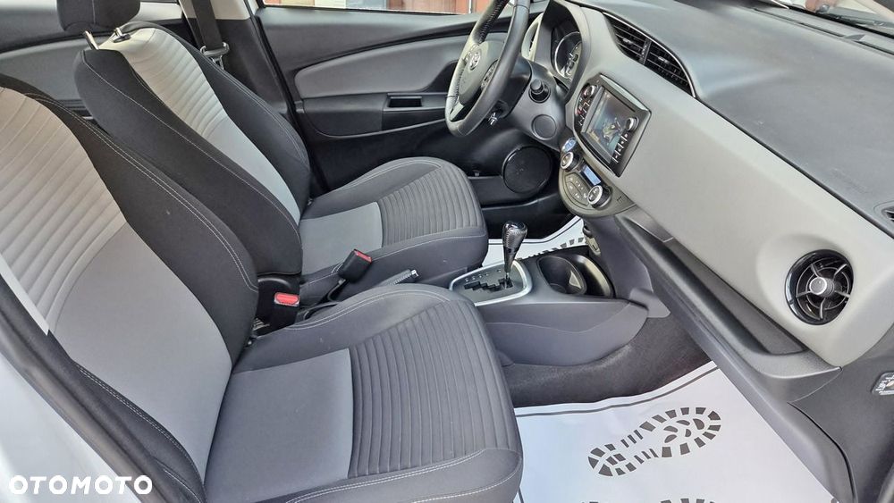 Toyota Yaris Hybrid 100 Premium EU6 - 18