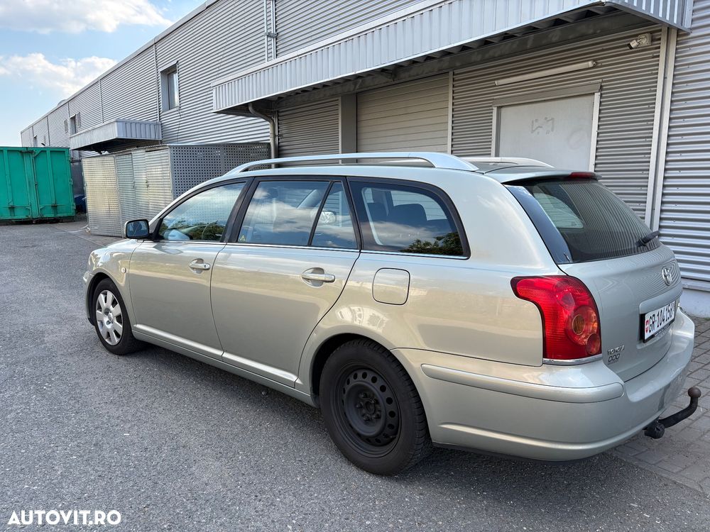 Toyota Avensis 2.2 D-4D Sol - 2