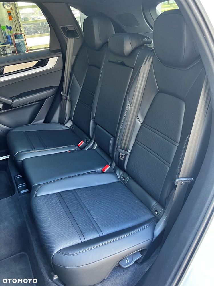 Porsche Cayenne - 23