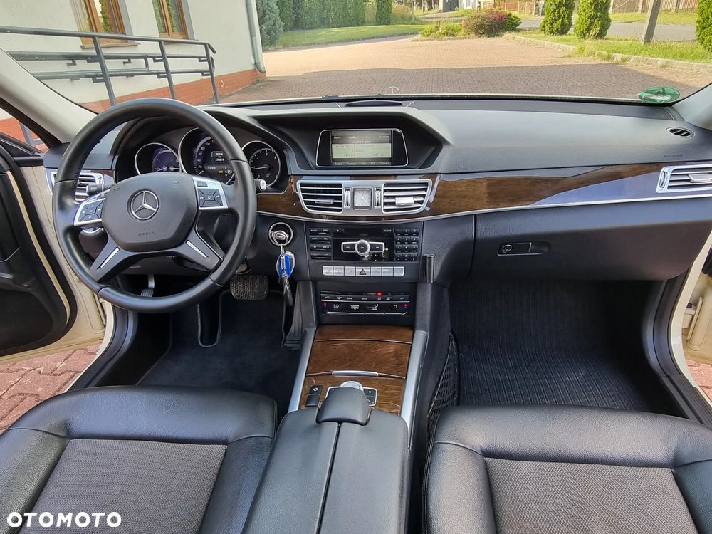 Mercedes-Benz Klasa E 200 CDI 7G-TRONIC - 23