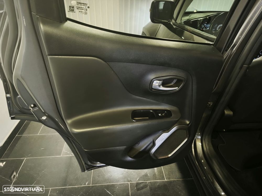 Jeep Renegade - 15