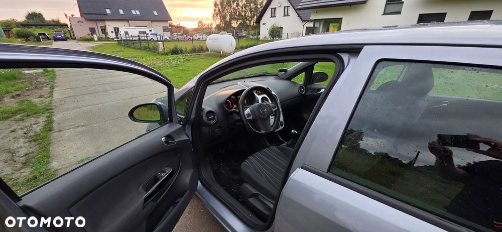 Opel Corsa 1.2 16V Enjoy - 17