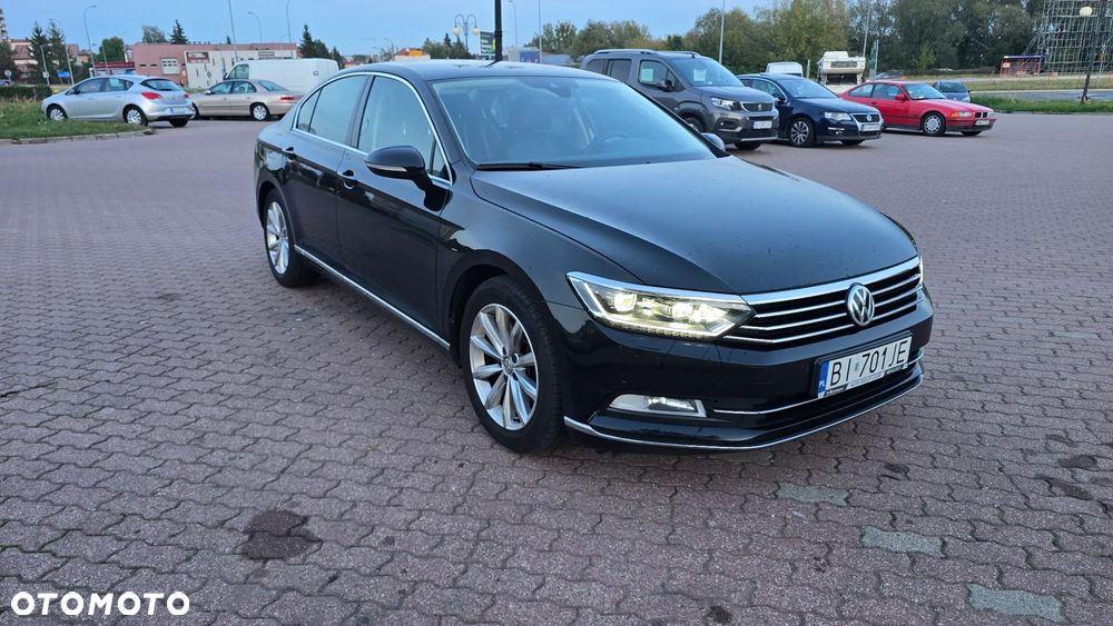 Volkswagen Passat - 1