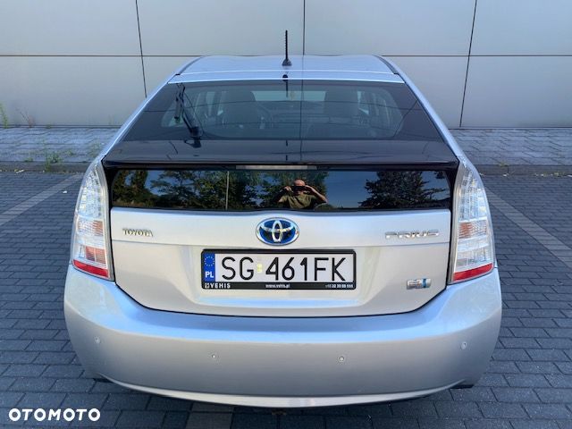 Toyota Prius (Hybrid) Comfort - 13