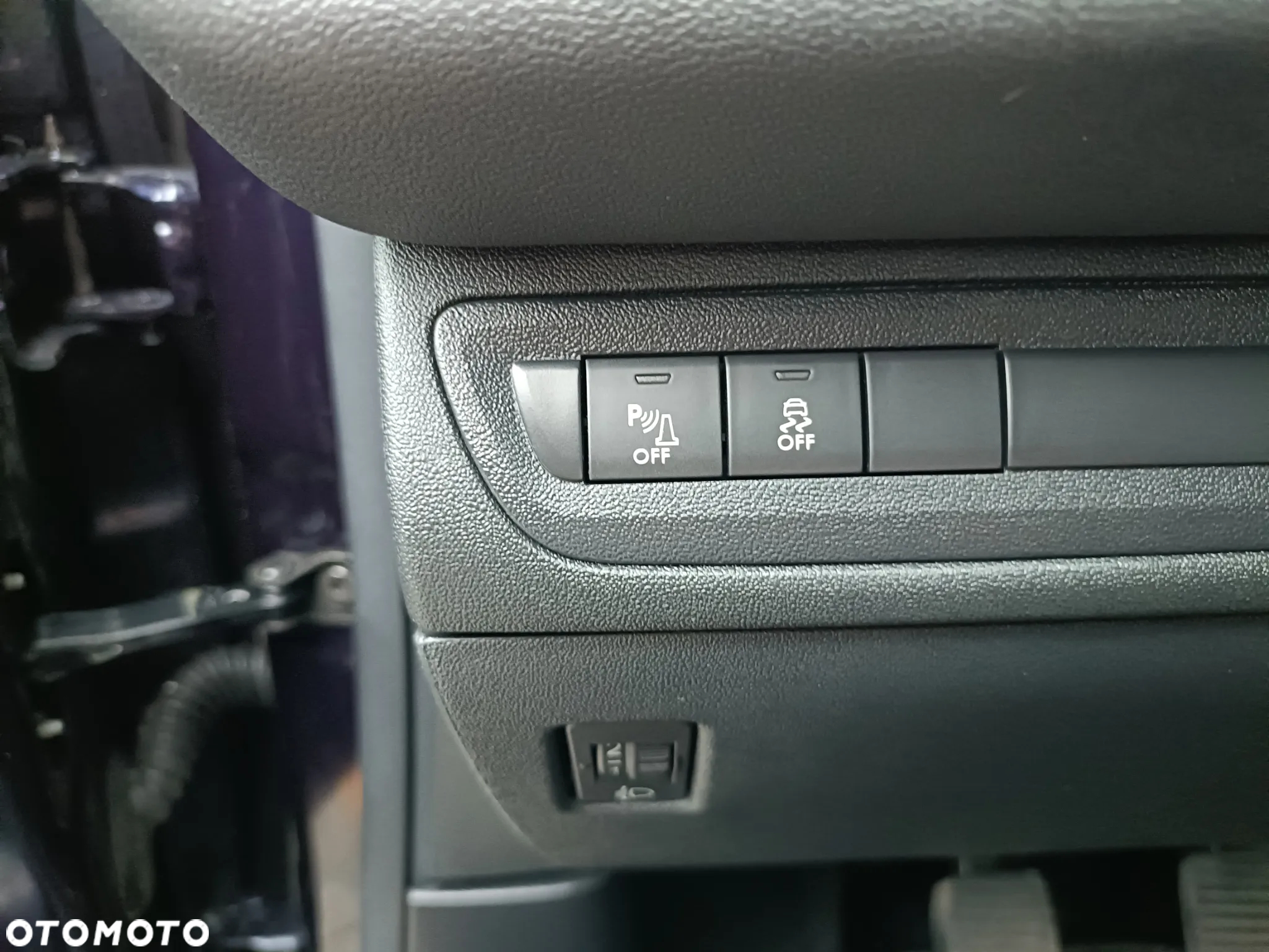 Peugeot 208 - 11