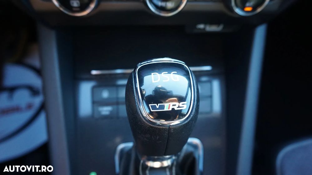 Skoda Octavia 2.0 TDI DSG RS - 33