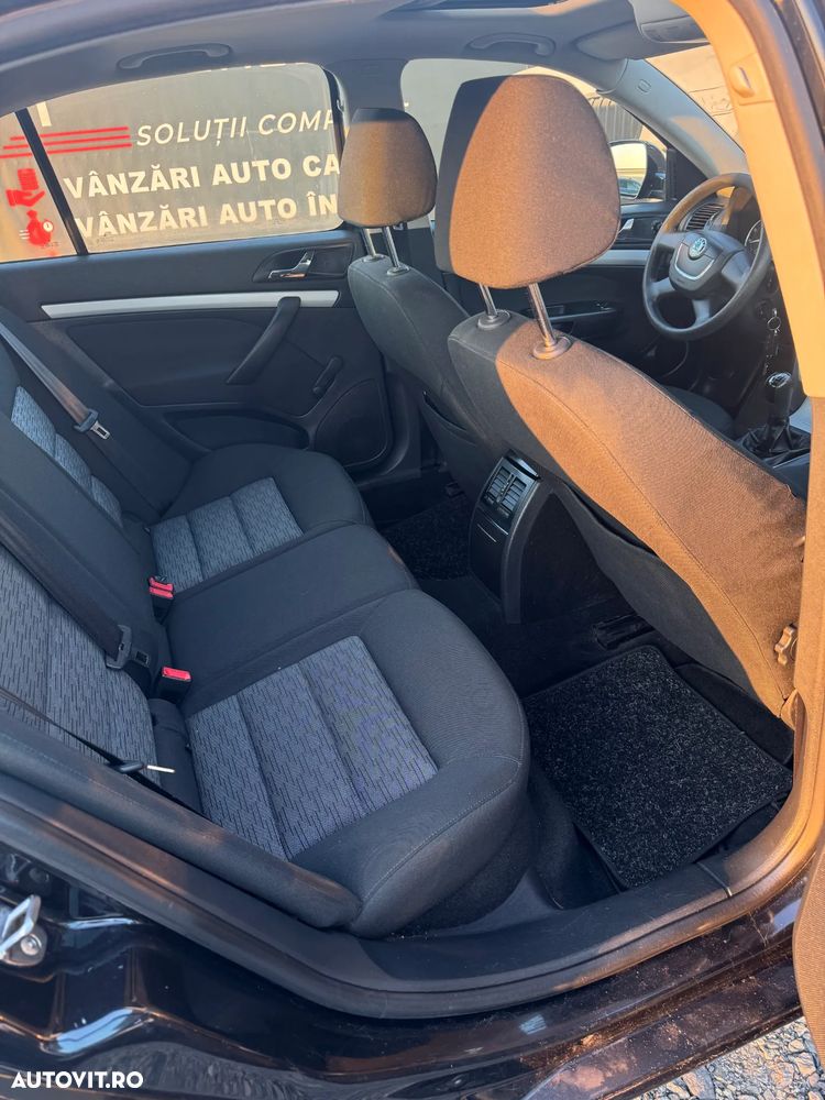 Skoda Octavia 1.6 Tour - 12