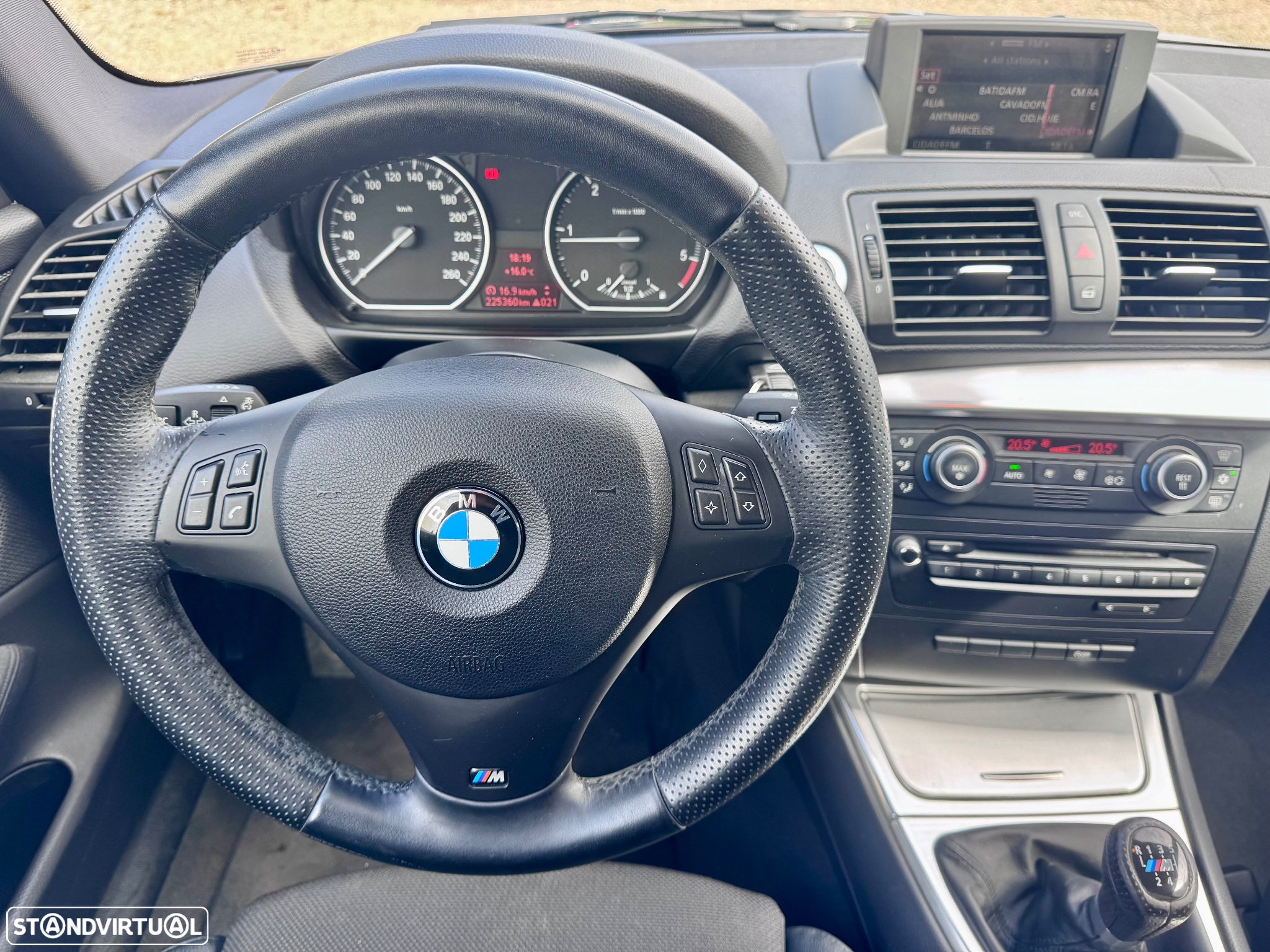 BMW 123 d Cabrio Limited Edition Lifestyle c/ M Sport Pack - 8