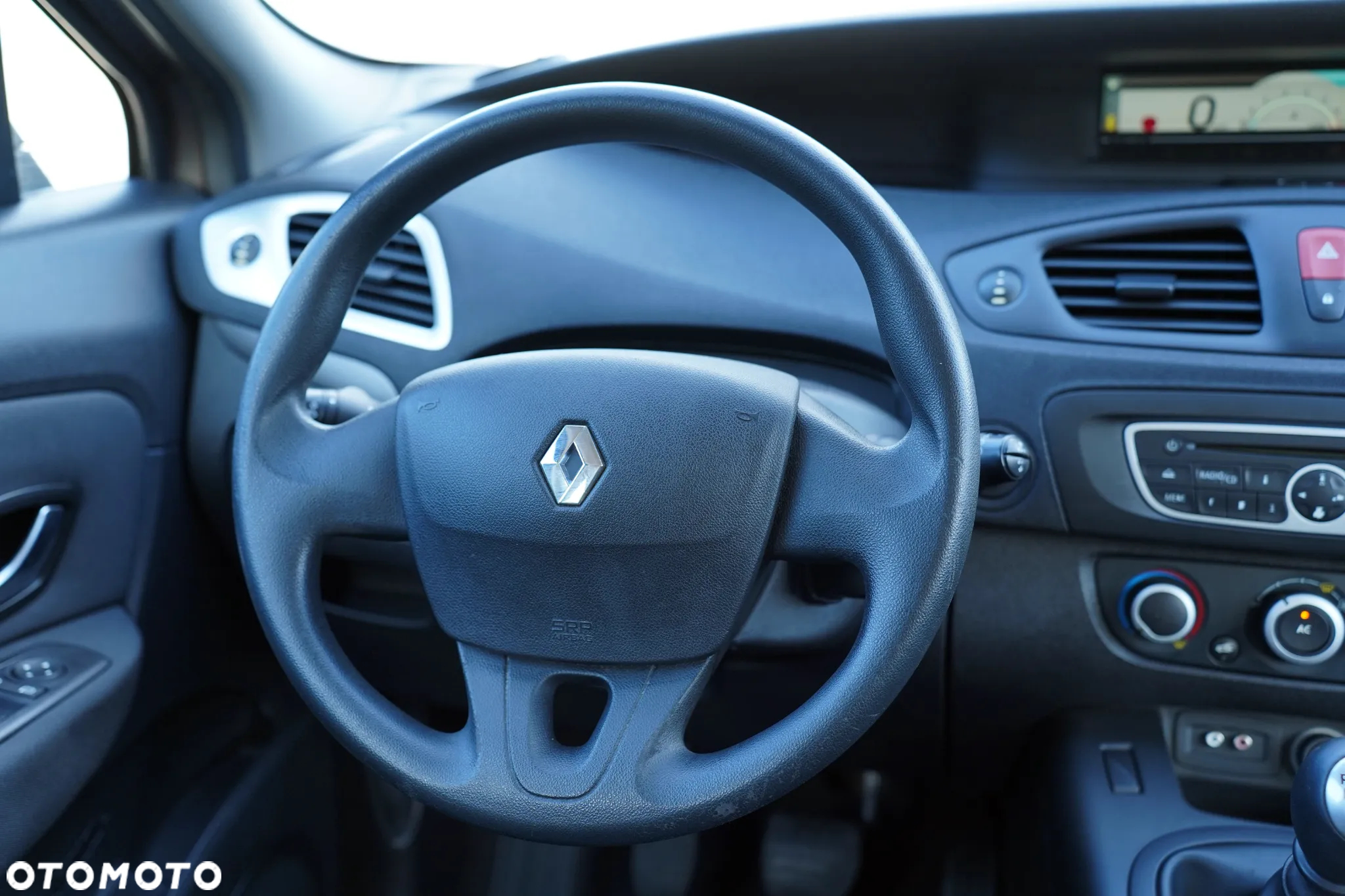 Renault Scenic 1.6 16V 110 Authentique - 24