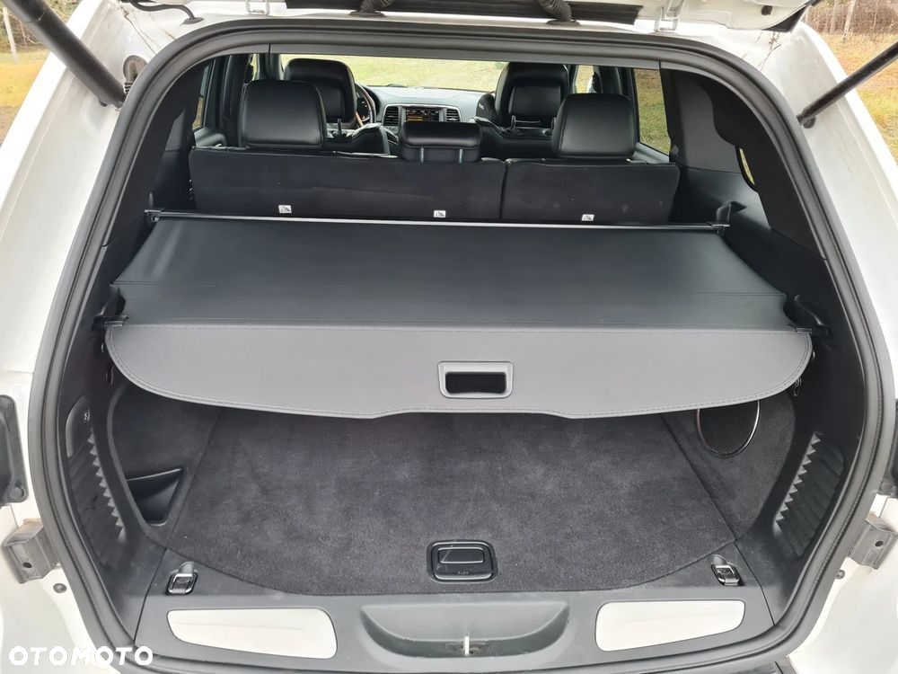 Jeep Grand Cherokee - 12