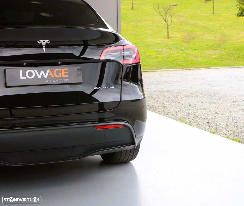 Tesla Model Y Long Range Dual Motor AWD - 28