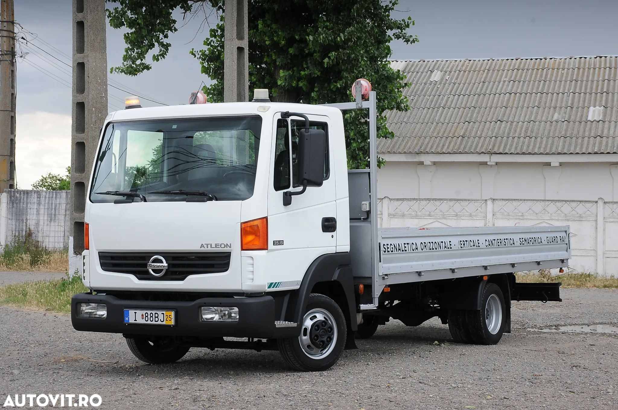 Nissan Atleon - 1