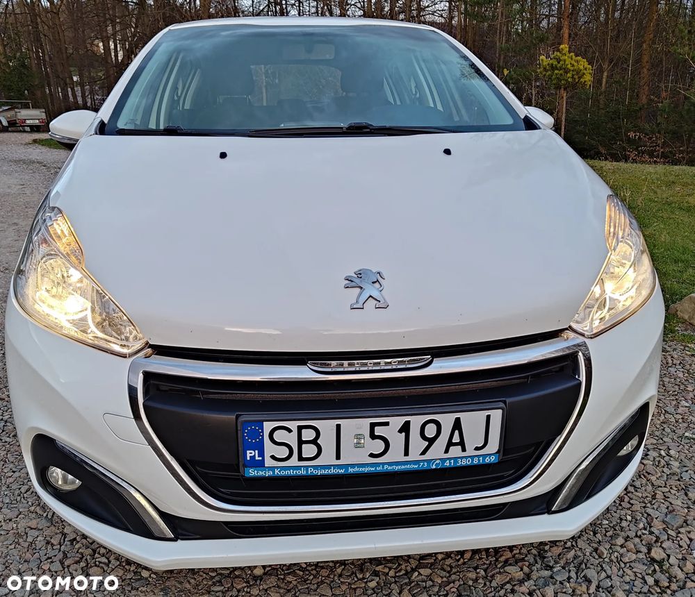 Peugeot 208 - 10