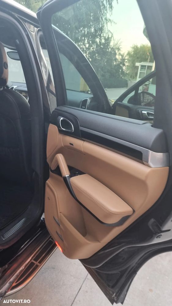 Porsche Cayenne 3.0 L - 19