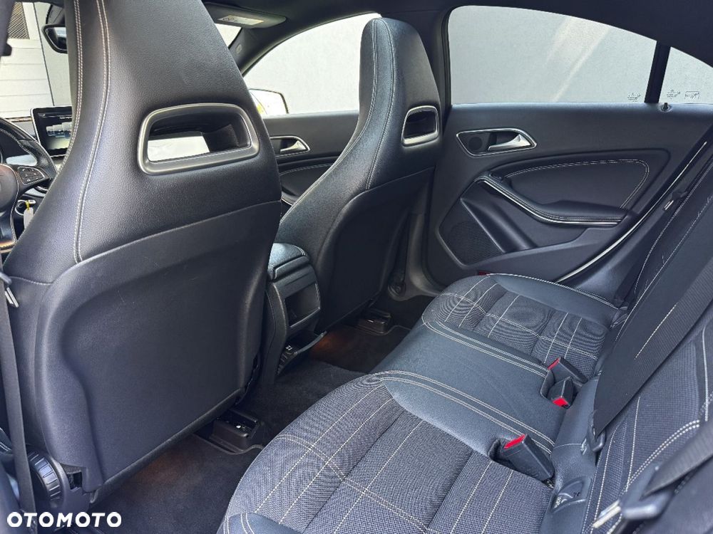 Mercedes-Benz CLA 180 Urban - 22