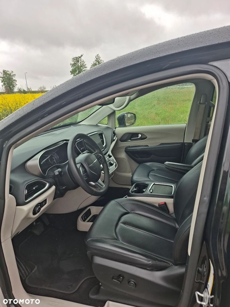 Chrysler Pacifica - 5