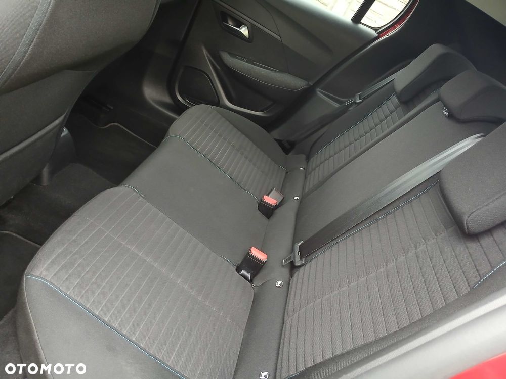 Peugeot 208 - 8