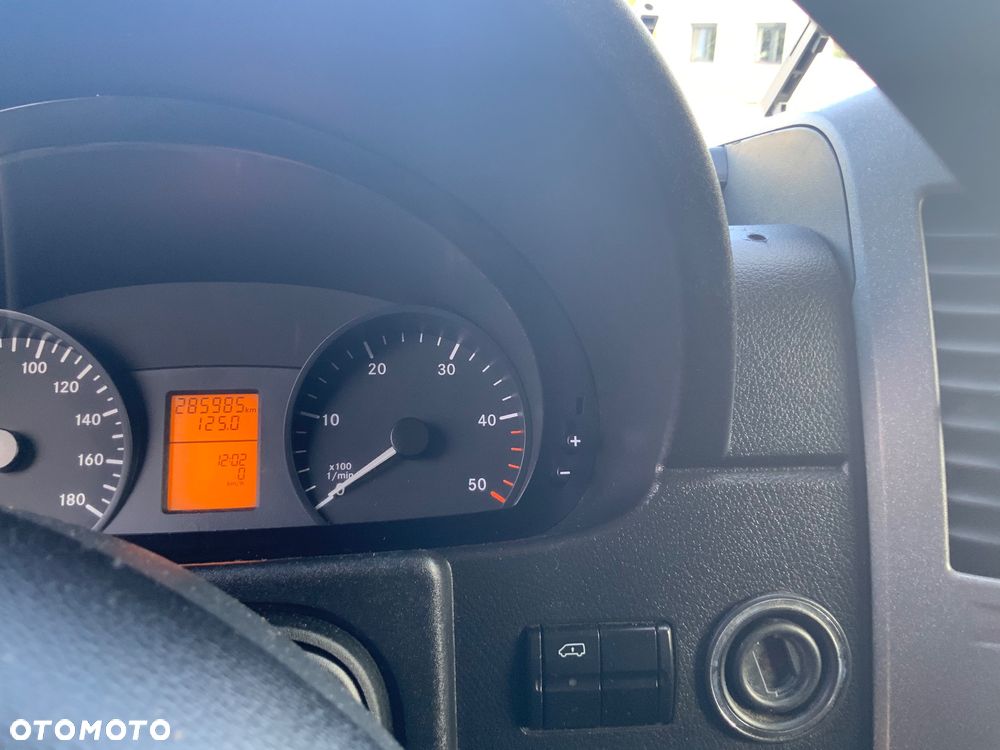 Mercedes-Benz SPRINTER 319 - 7