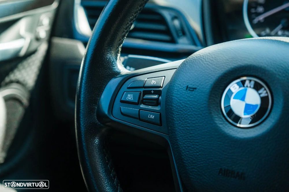 BMW X1 sDrive18d Sport Line - 18