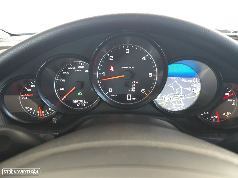 Porsche Panamera 3.0 V6 - 8
