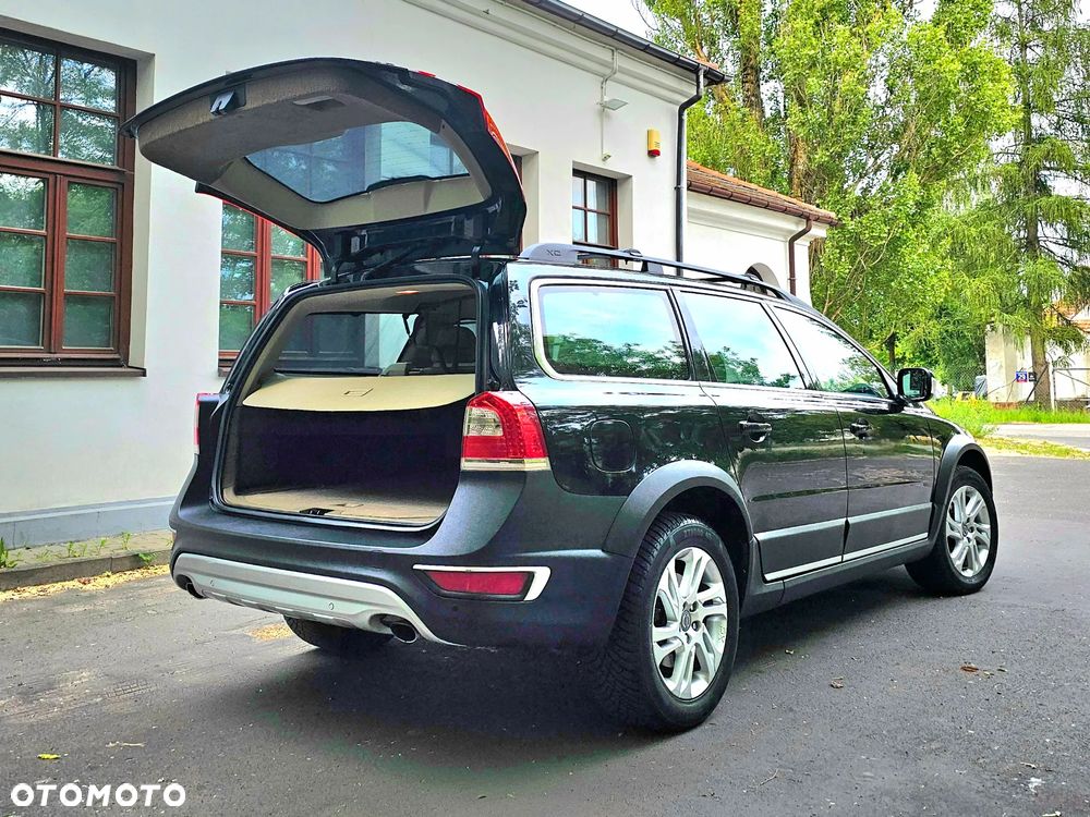 Volvo XC 70 D5 AWD Momentum - 8