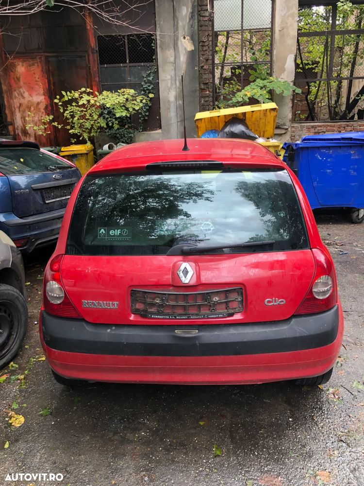 Dezmembrez Renault Clio rosu an 2005 1,5 DCI - 3