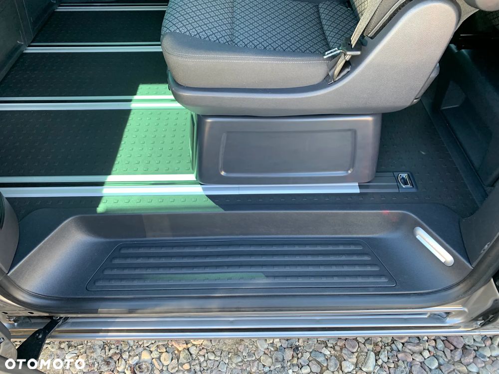 Volkswagen Multivan - 35