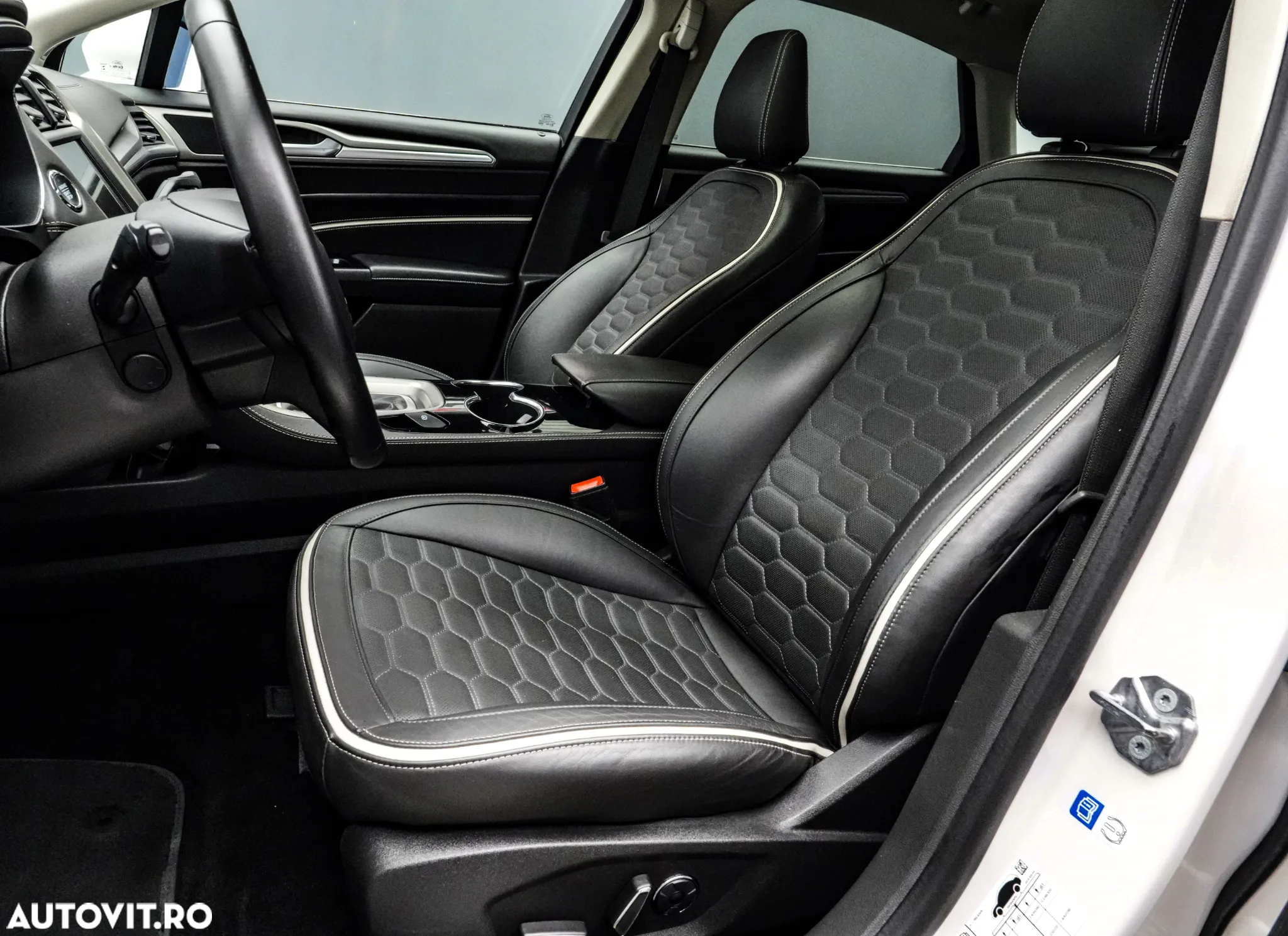 Ford Mondeo Vignale 2.0 Hybrid - 14