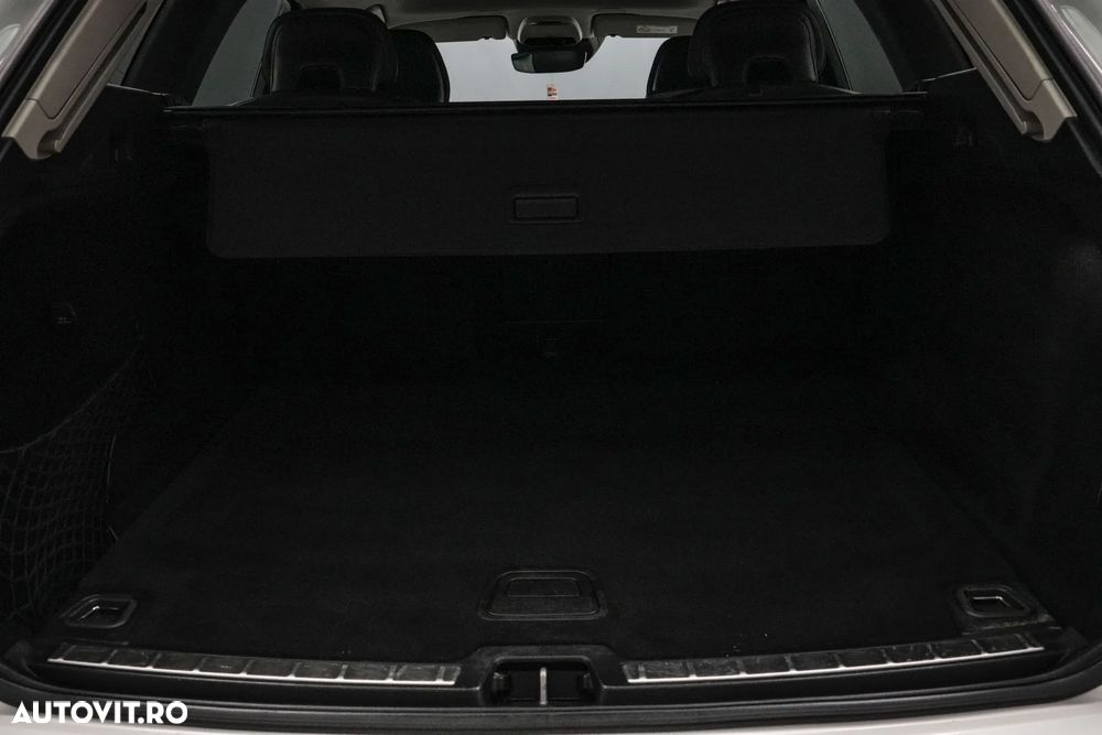 Volvo XC 60 B4 MHEV AT8 AWD Momentum Pro - 27