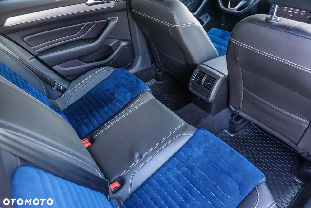 Volkswagen Passat 1.5 TSI EVO Elegance DSG - 32