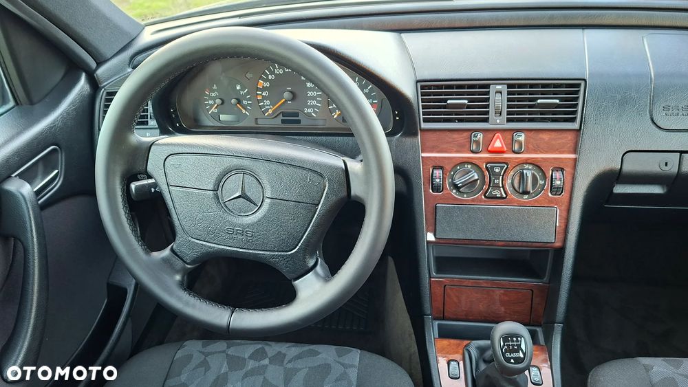 Mercedes-Benz Klasa C 180 Classic - 7