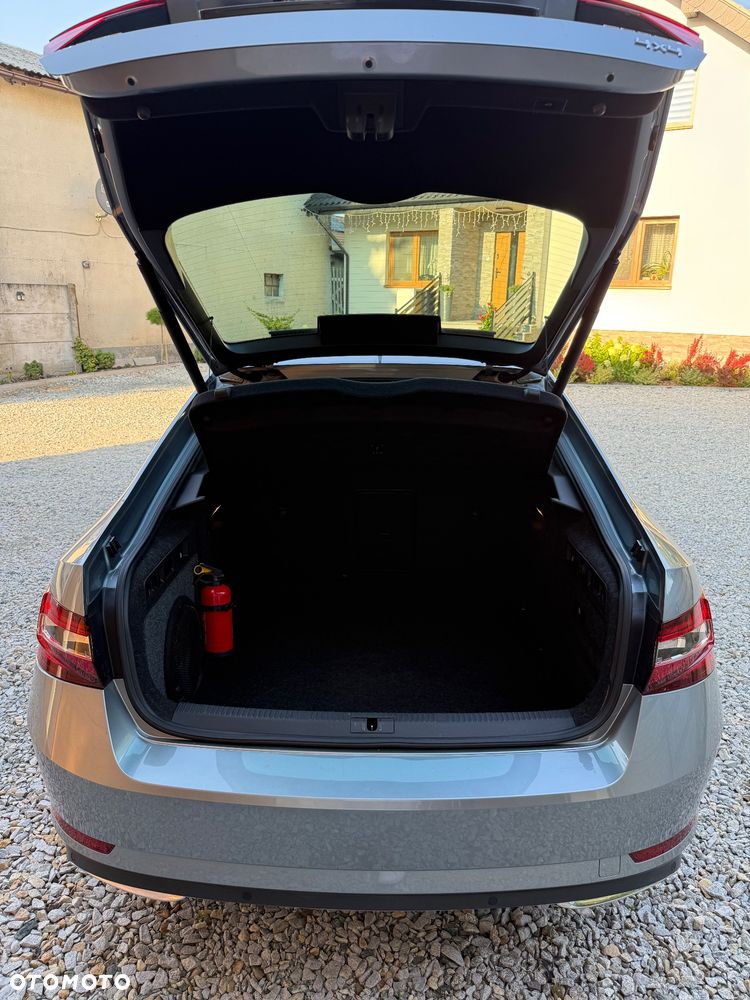 Skoda Superb 2.0 TDI SCR 4x4 Sportline DSG - 11