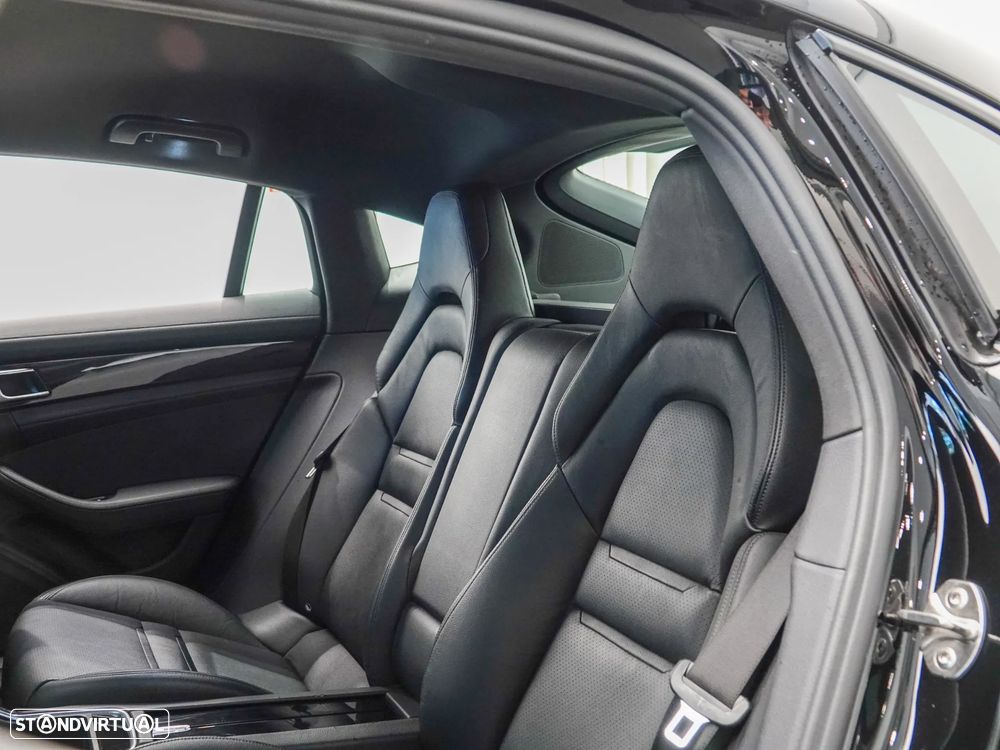 Porsche Panamera 4 E-Hybrid - 23