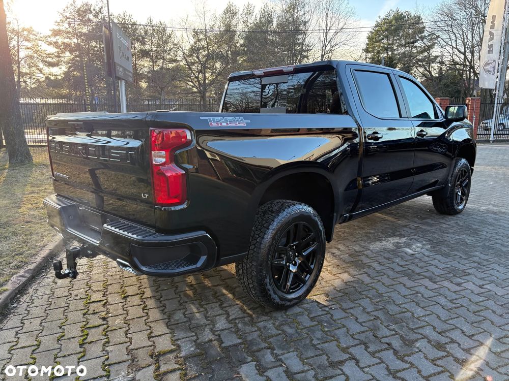 Chevrolet Silverado - 4