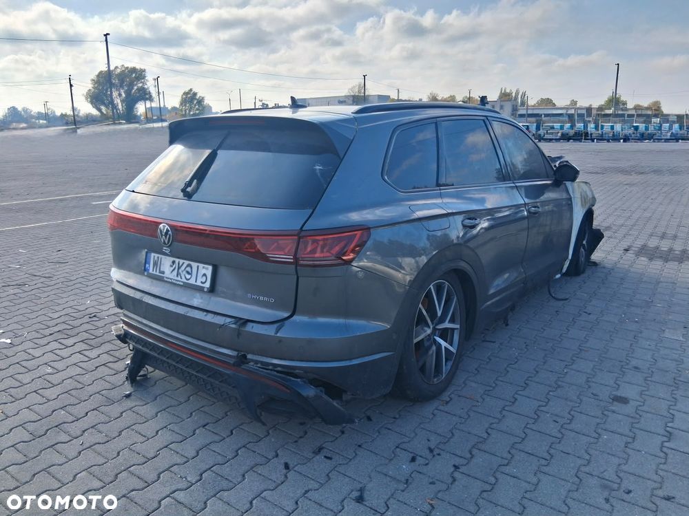 Volkswagen Touareg - 1