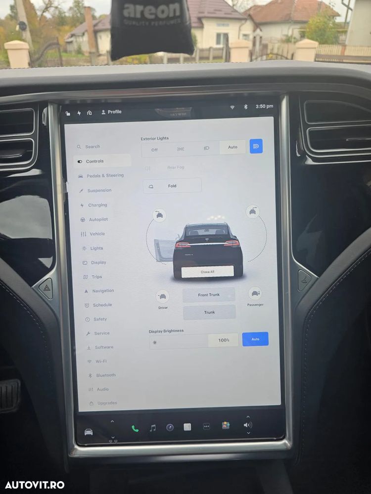 Tesla Model X - 15