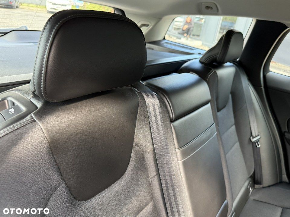 Volvo V60 D3 Momentum - 34