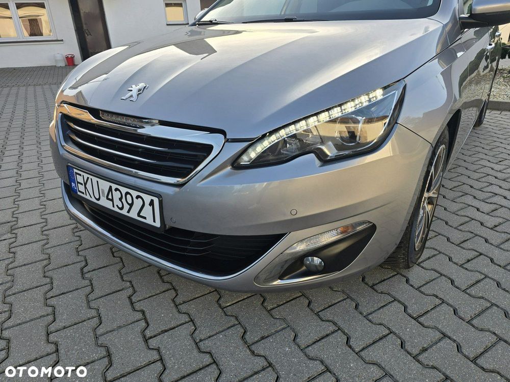 Peugeot 308 - 8