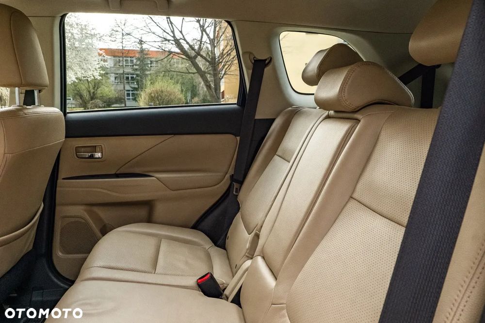 Mitsubishi Outlander 2.0 Instyle Navi 4WD CVT - 17