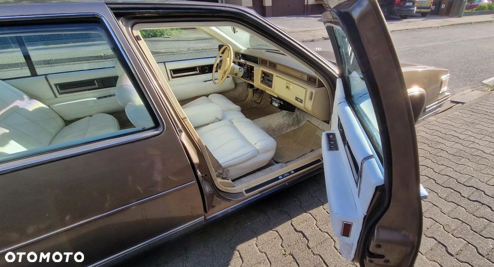 Cadillac Deville - 11