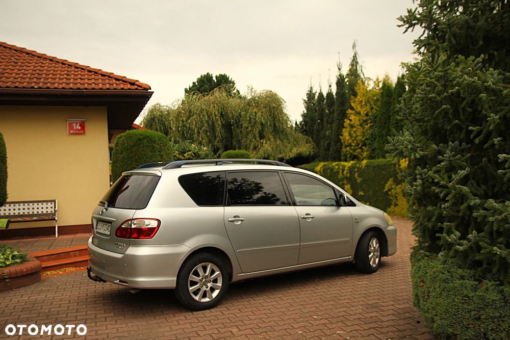 Toyota Avensis Verso D-4D Sol - 16