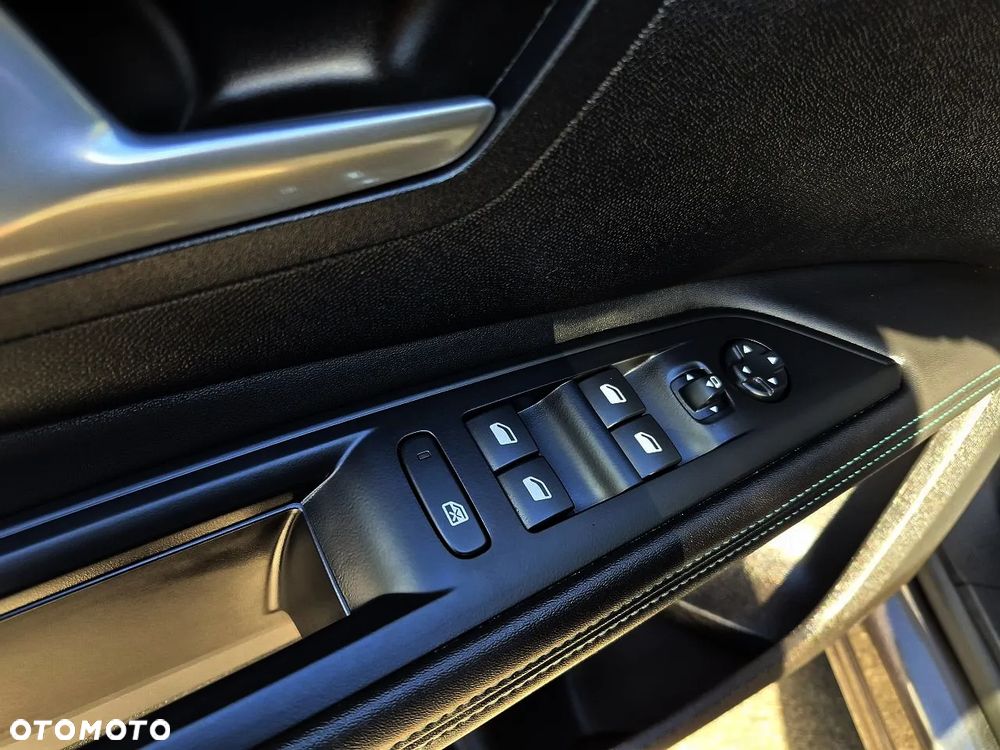 Peugeot 3008 1.6 PureTech Hybrid PHEV Allure S&S EAT8 - 16