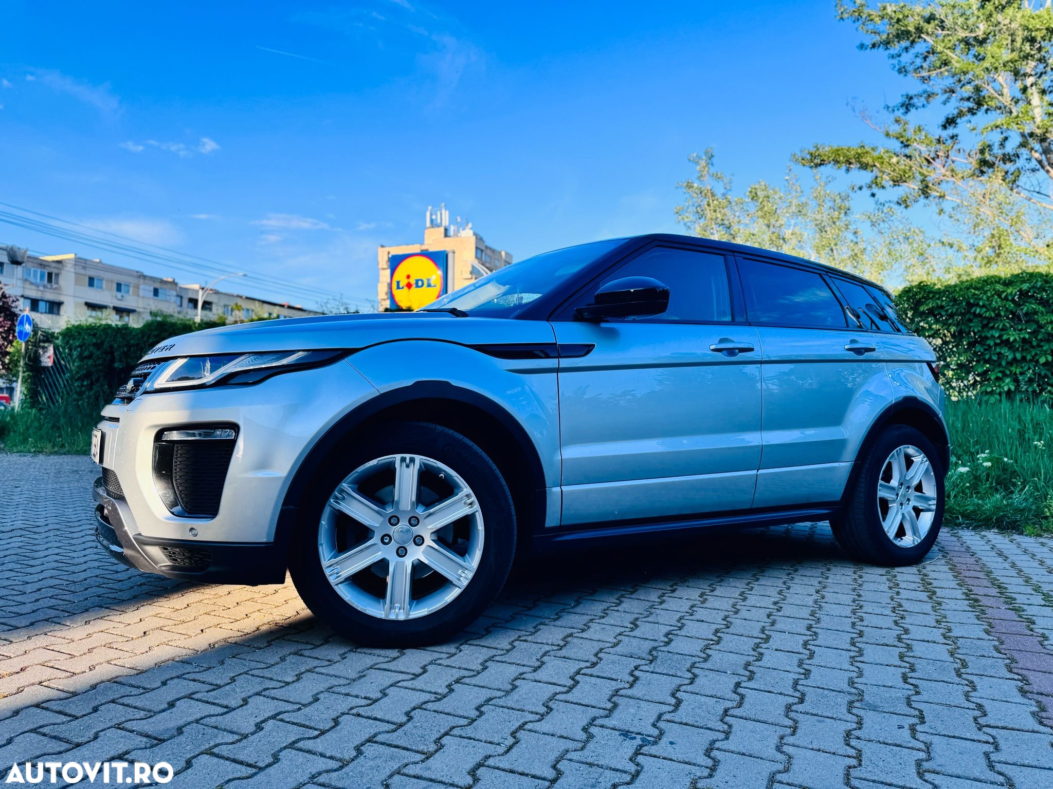 Land Rover Range Rover Evoque 2.0 D180 R-Dynamic - 2