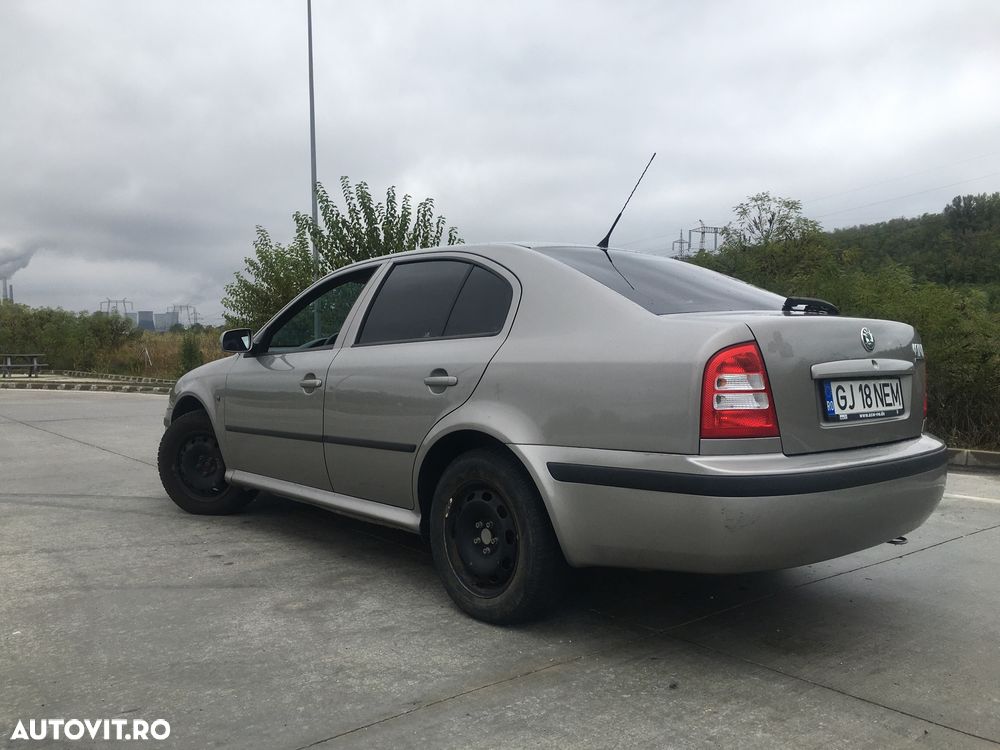 Skoda Octavia 1.6 Tour - 6