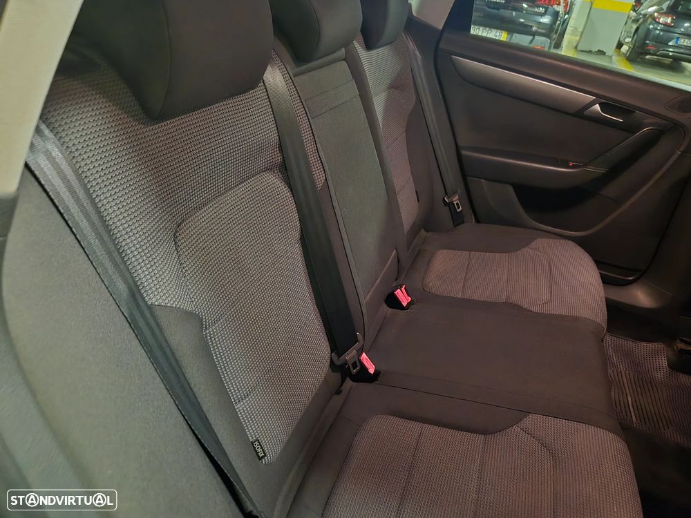 VW Passat Variant 1.6 TDI Confortline - 31