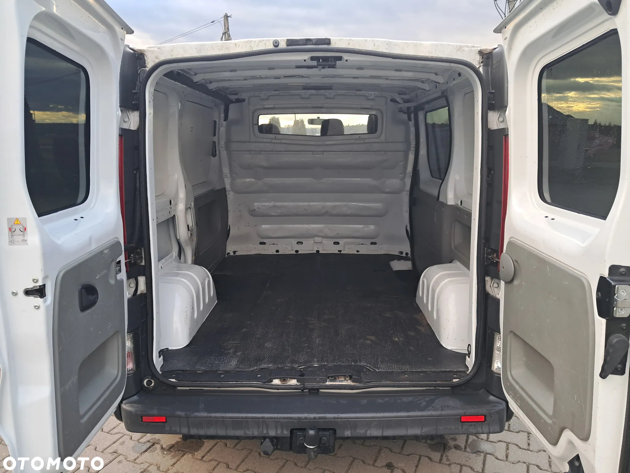 Renault TRAFIC - 2