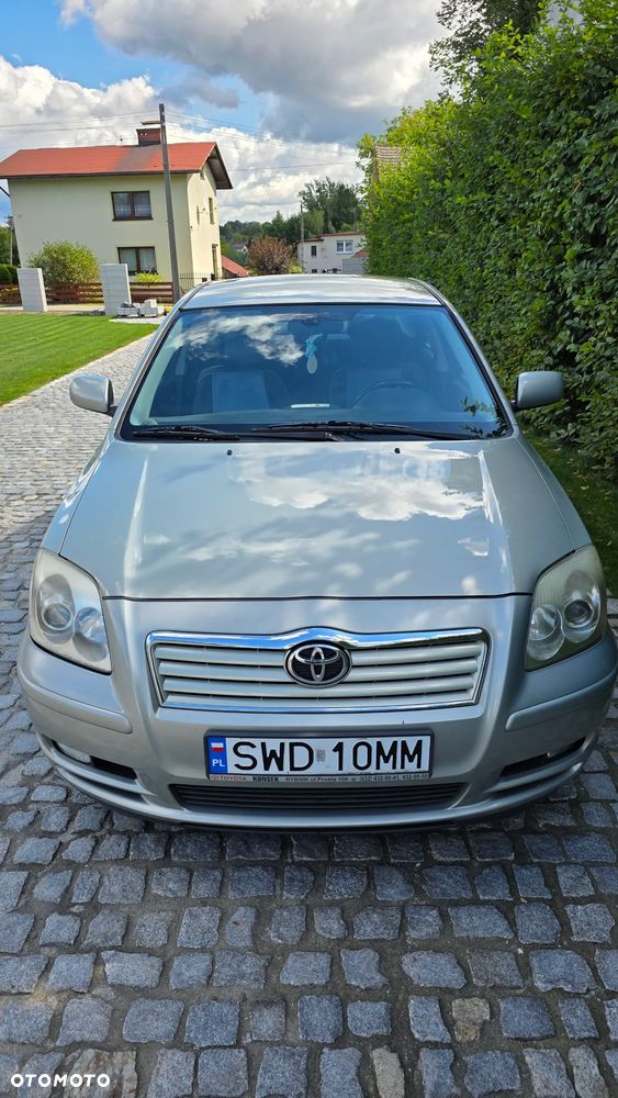 Toyota Avensis 1.8 VVT-i Sol - 1