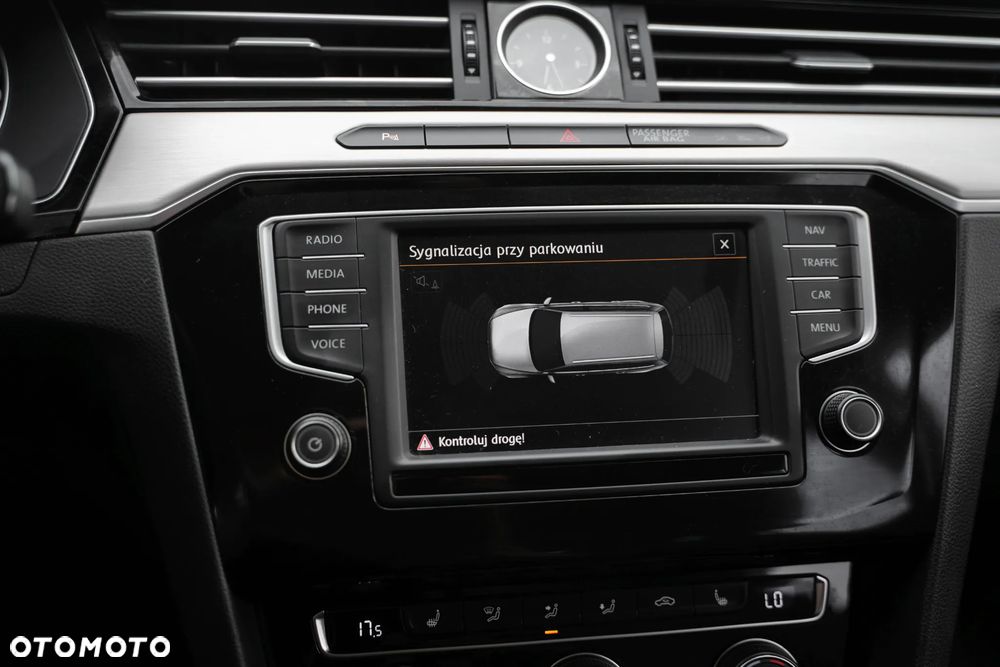 Volkswagen Passat 2.0 TDI SCR Highline - 24