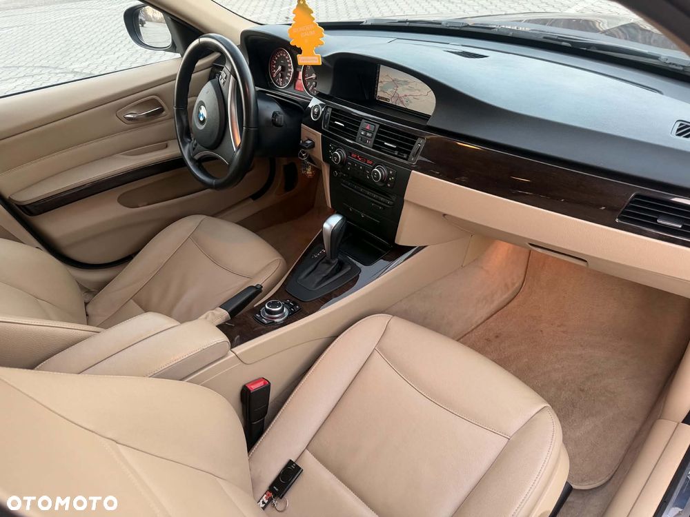 BMW Seria 3 325i xDrive Edition Exclusive - 7