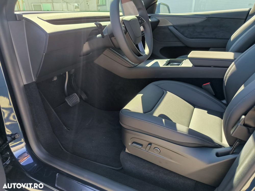 Tesla Model Y - 13